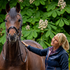 Susanne Rothenfluh mit Pferd in der Natur